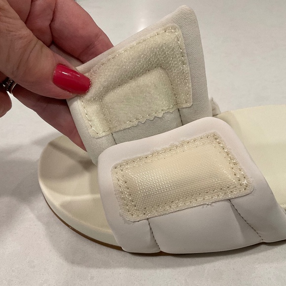 OluKai Sunbeam Slide Sandal Velcro Closure Off White Size 8 LIKE NEW CONDITION - Picture 5 of 5